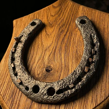 Царь-Подкова огромная от реальных лошадей хоженная на удачу